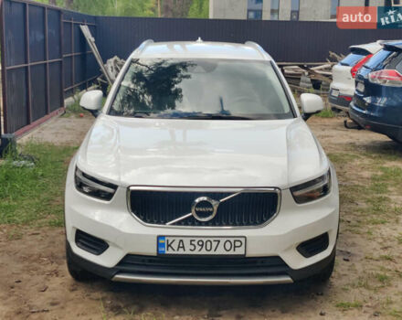 Білий Вольво XC40, об'ємом двигуна 1.97 л та пробігом 67 тис. км за 26300 $, фото 1 на Automoto.ua