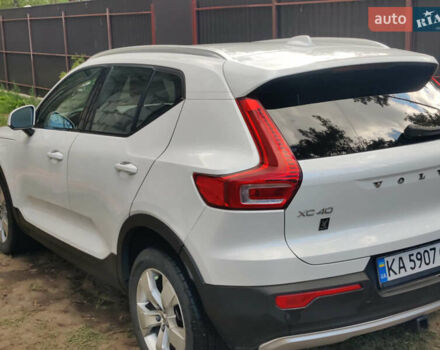 Білий Вольво XC40, об'ємом двигуна 1.97 л та пробігом 67 тис. км за 26300 $, фото 3 на Automoto.ua