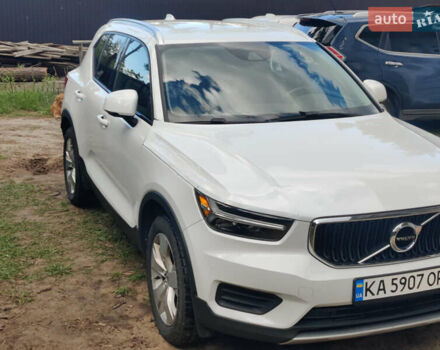 Білий Вольво XC40, об'ємом двигуна 1.97 л та пробігом 67 тис. км за 26300 $, фото 2 на Automoto.ua