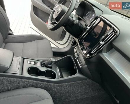 Белый Вольво XC40, объемом двигателя 1.48 л и пробегом 72 тыс. км за 28500 $, фото 13 на Automoto.ua