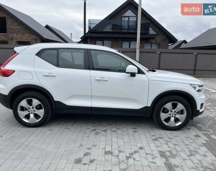 Белый Вольво XC40, объемом двигателя 1.48 л и пробегом 72 тыс. км за 28500 $, фото 2 на Automoto.ua