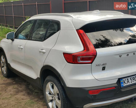 Білий Вольво XC40, об'ємом двигуна 1.97 л та пробігом 67 тис. км за 26300 $, фото 7 на Automoto.ua