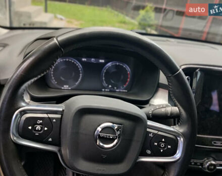 Білий Вольво XC40, об'ємом двигуна 1.97 л та пробігом 67 тис. км за 26300 $, фото 17 на Automoto.ua