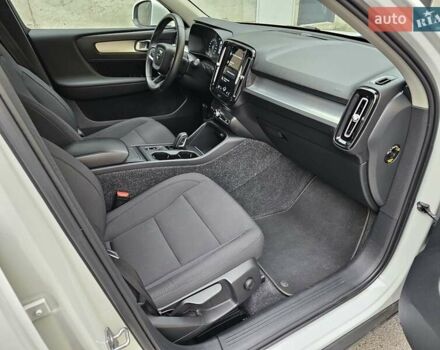 Білий Вольво XC40, об'ємом двигуна 1.48 л та пробігом 69 тис. км за 29200 $, фото 61 на Automoto.ua