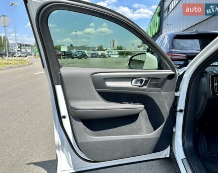 Білий Вольво XC40, об'ємом двигуна 1.97 л та пробігом 36 тис. км за 25999 $, фото 18 на Automoto.ua