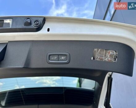 Білий Вольво XC40, об'ємом двигуна 1.97 л та пробігом 36 тис. км за 25999 $, фото 41 на Automoto.ua