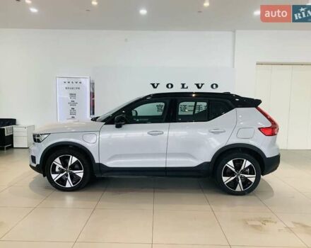 Белый Вольво XC40, объемом двигателя 0 л и пробегом 28 тыс. км за 22600 $, фото 2 на Automoto.ua
