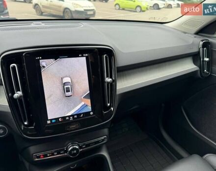 Белый Вольво XC40, объемом двигателя 1.97 л и пробегом 2 тыс. км за 42633 $, фото 19 на Automoto.ua