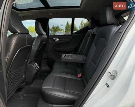 Белый Вольво XC40, объемом двигателя 2 л и пробегом 3 тыс. км за 38799 $, фото 63 на Automoto.ua