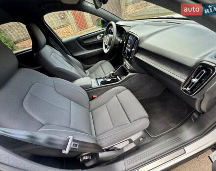 Белый Вольво XC40, объемом двигателя 0 л и пробегом 47 тыс. км за 26499 $, фото 17 на Automoto.ua