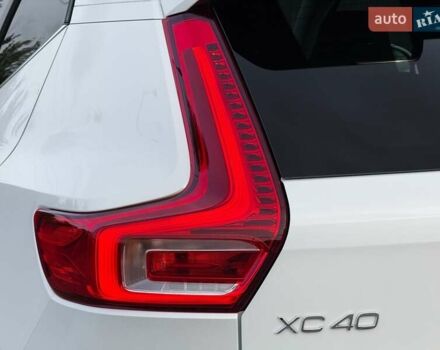 Белый Вольво XC40, объемом двигателя 2 л и пробегом 3 тыс. км за 38799 $, фото 23 на Automoto.ua