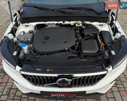 Белый Вольво XC40, объемом двигателя 2 л и пробегом 3 тыс. км за 38799 $, фото 102 на Automoto.ua