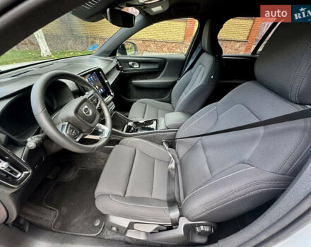 Белый Вольво XC40, объемом двигателя 0 л и пробегом 47 тыс. км за 26499 $, фото 22 на Automoto.ua