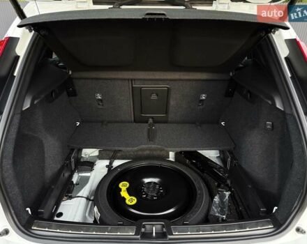 Белый Вольво XC40, объемом двигателя 2 л и пробегом 3 тыс. км за 38799 $, фото 72 на Automoto.ua