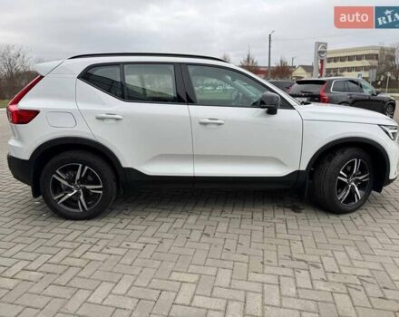 Белый Вольво XC40, объемом двигателя 1.97 л и пробегом 2 тыс. км за 42633 $, фото 1 на Automoto.ua