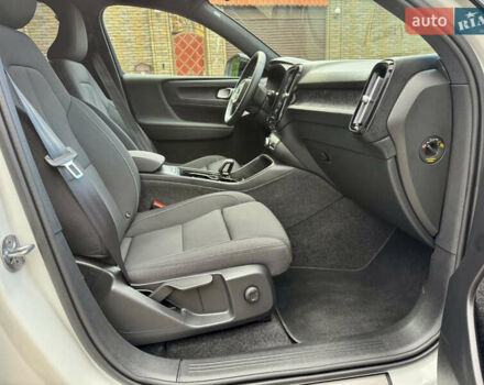 Белый Вольво XC40, объемом двигателя 0 л и пробегом 47 тыс. км за 26499 $, фото 16 на Automoto.ua