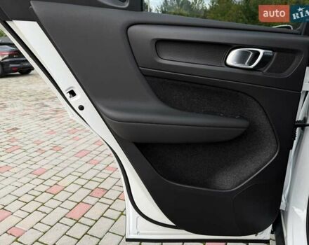 Белый Вольво XC40, объемом двигателя 2 л и пробегом 3 тыс. км за 38799 $, фото 62 на Automoto.ua