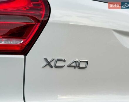 Белый Вольво XC40, объемом двигателя 2 л и пробегом 3 тыс. км за 38799 $, фото 25 на Automoto.ua