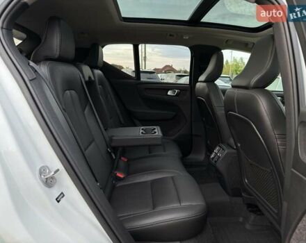 Белый Вольво XC40, объемом двигателя 2 л и пробегом 3 тыс. км за 38799 $, фото 75 на Automoto.ua