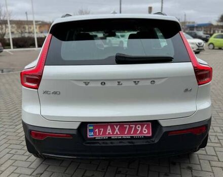 Белый Вольво XC40, объемом двигателя 1.97 л и пробегом 2 тыс. км за 42633 $, фото 3 на Automoto.ua