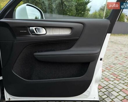 Белый Вольво XC40, объемом двигателя 2 л и пробегом 3 тыс. км за 38799 $, фото 81 на Automoto.ua