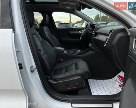 Белый Вольво XC40, объемом двигателя 2 л и пробегом 3 тыс. км за 38799 $, фото 82 на Automoto.ua