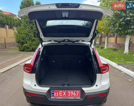 Белый Вольво XC40, объемом двигателя 0 л и пробегом 47 тыс. км за 26499 $, фото 25 на Automoto.ua