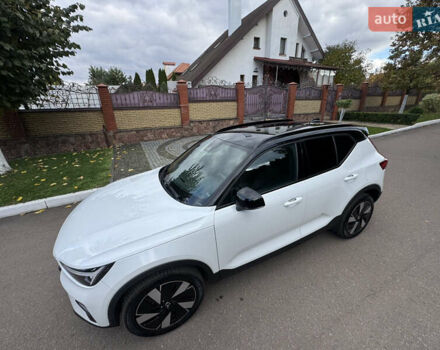 Белый Вольво XC40, объемом двигателя 0 л и пробегом 47 тыс. км за 26499 $, фото 5 на Automoto.ua