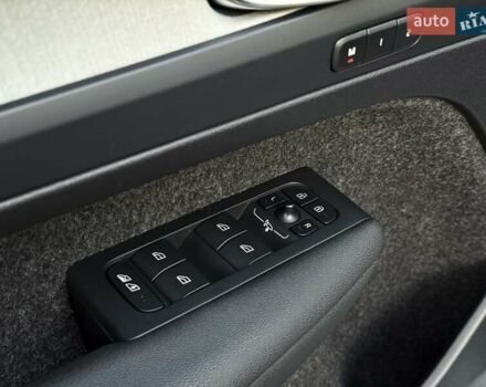 Белый Вольво XC40, объемом двигателя 2 л и пробегом 3 тыс. км за 38799 $, фото 37 на Automoto.ua