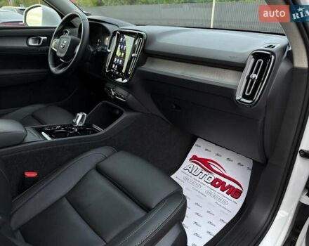 Белый Вольво XC40, объемом двигателя 2 л и пробегом 3 тыс. км за 38799 $, фото 86 на Automoto.ua