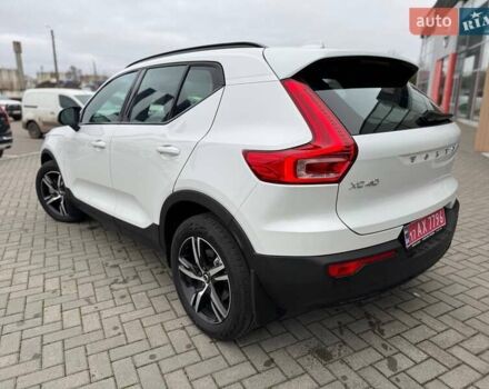 Белый Вольво XC40, объемом двигателя 1.97 л и пробегом 2 тыс. км за 42633 $, фото 4 на Automoto.ua