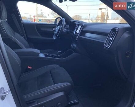 Білий Вольво XC40, об'ємом двигуна 1.97 л та пробігом 1 тис. км за 45788 $, фото 18 на Automoto.ua