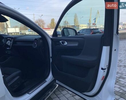 Білий Вольво XC40, об'ємом двигуна 1.97 л та пробігом 1 тис. км за 45788 $, фото 17 на Automoto.ua