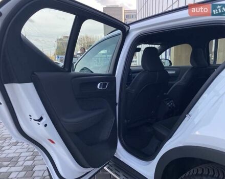 Білий Вольво XC40, об'ємом двигуна 1.97 л та пробігом 1 тис. км за 45788 $, фото 16 на Automoto.ua