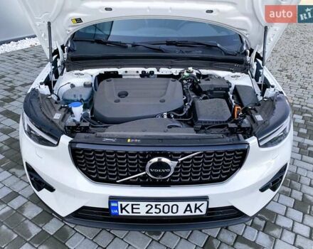 Білий Вольво XC40, об'ємом двигуна 1.97 л та пробігом 1 тис. км за 45788 $, фото 40 на Automoto.ua