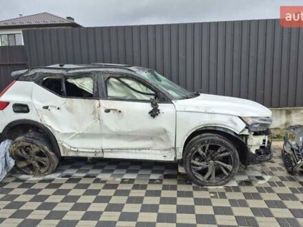 Вольво XC40 2018 в Ирпене на Automoto.ua Белый Вольво XC40, объемом двигателя 1.97 л и пробегом 168 тыс. км за 16000 $, фото 1 на Automoto.ua