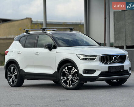 Белый Вольво XC40, объемом двигателя 1.97 л и пробегом 188 тыс. км за 26500 $, фото 1 на Automoto.ua