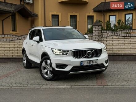 Белый Вольво XC40, объемом двигателя 2 л и пробегом 151 тыс. км за 27700 $, фото 1 на Automoto.ua