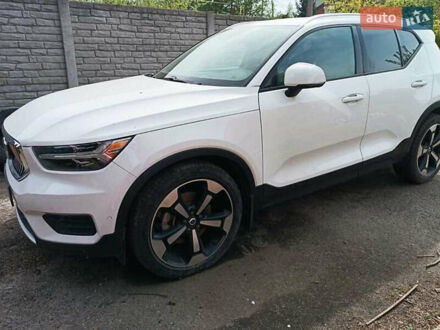 Вольво XC40 2018 в Ивано-Франковске на Automoto.ua Белый Вольво XC40, объемом двигателя 1.97 л и пробегом 65 тыс. км за 22000 $, фото 1 на Automoto.ua