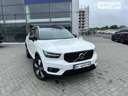 Белый Вольво XC40, объемом двигателя 1.97 л и пробегом 17 тыс. км за 39000 $, фото 1 на Automoto.ua