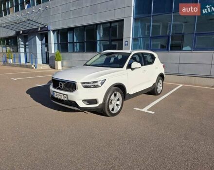 Білий Вольво XC40, об'ємом двигуна 1.97 л та пробігом 205 тис. км за 27000 $, фото 1 на Automoto.ua