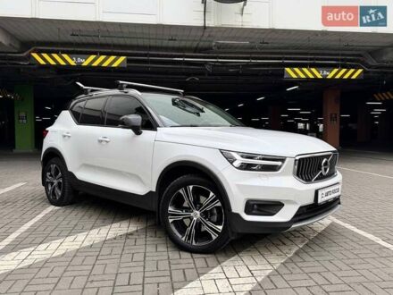 Вольво XC40 2018 в Киеве на Automoto.ua Белый Вольво XC40, объемом двигателя 1.97 л и пробегом 170 тыс. км за 26990 $, фото 1 на Automoto.ua
