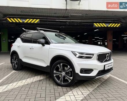 Белый Вольво XC40, объемом двигателя 1.97 л и пробегом 170 тыс. км за 26990 $, фото 1 на Automoto.ua