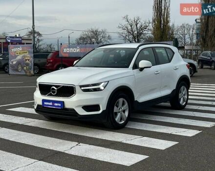 Белый Вольво XC40, объемом двигателя 2 л и пробегом 222 тыс. км за 18000 $, фото 1 на Automoto.ua