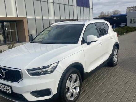 Вольво XC40 2018 в Киеве на Automoto.ua Белый Вольво XC40, объемом двигателя 1.97 л и пробегом 73 тыс. км за 29000 $, фото 1 на Automoto.ua