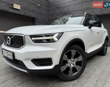Белый Вольво XC40, объемом двигателя 1.97 л и пробегом 95 тыс. км за 29500 $, фото 1 на Automoto.ua