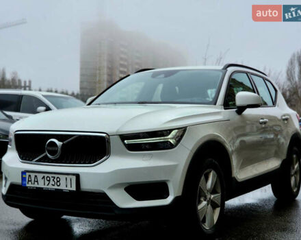Белый Вольво XC40, объемом двигателя 1.97 л и пробегом 130 тыс. км за 24999 $, фото 1 на Automoto.ua