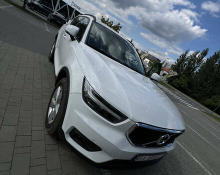 Белый Вольво XC40, объемом двигателя 1.97 л и пробегом 245 тыс. км за 27600 $, фото 1 на Automoto.ua