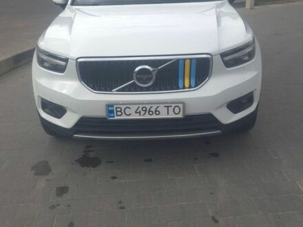 Белый Вольво XC40, объемом двигателя 1.97 л и пробегом 127 тыс. км за 23500 $, фото 1 на Automoto.ua