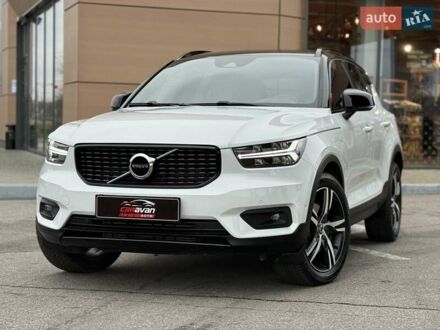 Белый Вольво XC40, объемом двигателя 1.97 л и пробегом 78 тыс. км за 25800 $, фото 1 на Automoto.ua